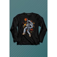 Kendim Seçtim Uzayda Satürn Gezegeni Yanında Basketbol Oynayan Astronot Uzun Kollu Tişört Baskılı Çocuk T-Shirt