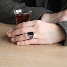 Dazerling Tuğra Işlemeli Kare Oniks Taşlı 925 Ayar Gümüş Erkek Yüzük