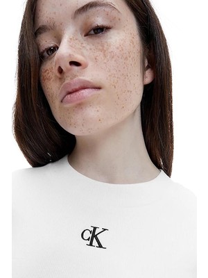 Calvin Klein Kadın / Kız Beyaz Tişört ( Model Kodu : J20J218337 )