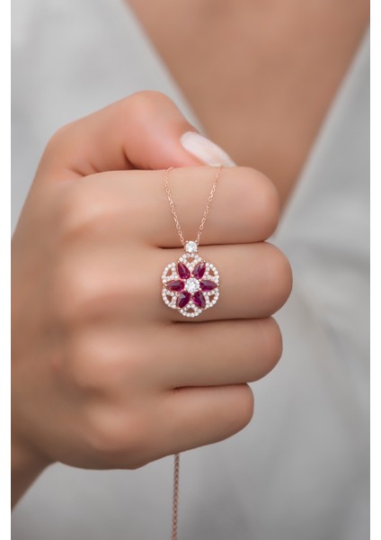 925 Ayar Gümüş Desenli Kırmızı Taşlı Lotus Çiçeği Kolye