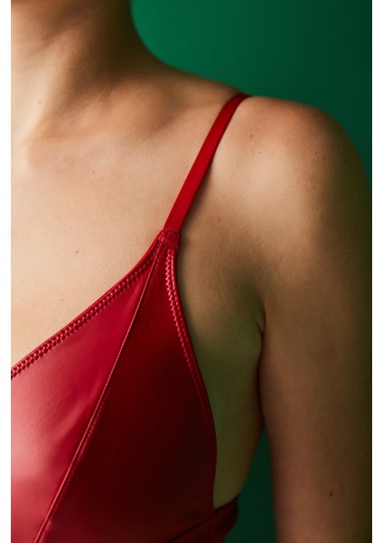 Kırmızı Leather Triangle Croplet modelleri