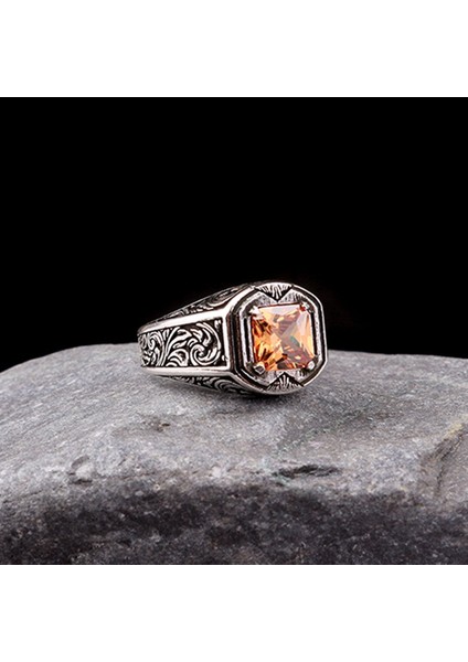 925 Ayar Gümüş Kalem Işleme Motif Zirkon Taşlı Erkek Yüzük