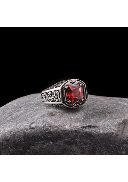 925 Ayar Gümüş Kalem Işleme Motif Zirkon Taşlı Erkek Yüzük