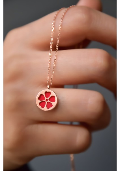 925 Ayar Gümüş Rose Kaplama Kırmızı Plaka Üzeri Yonca Kolye