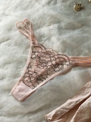 Zag Lingerie Çiçek Desenli Yumuşak Dantel Takım