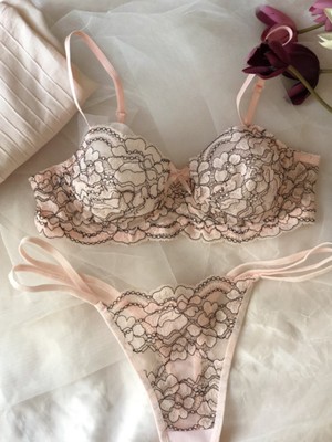 Zag Lingerie Çiçek Desenli Yumuşak Dantel Takım