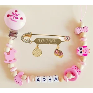 Sahi Aksesuar Isimli Bebek Emzik Zinciri ve Pembe Taşlı Bebek Yaka Iğnesi