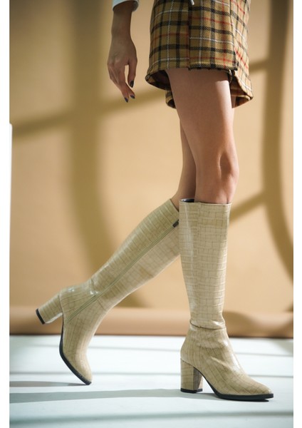 Kleo Bej Krokodil Deri Topuklu Yanı Fermuarlı Günlük Kullanım Çizme modelleri