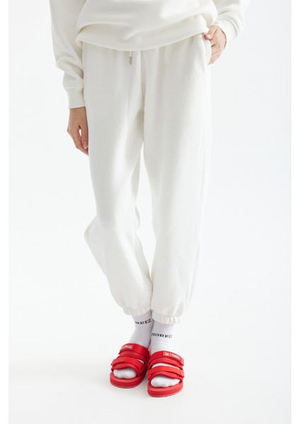 Beyaz Jogger K fırsatları