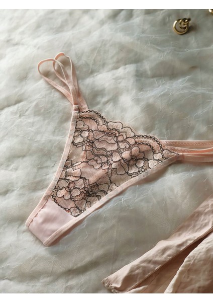 Zag Lingerie Çiçek Desenli Yumuşak Dantel Takım