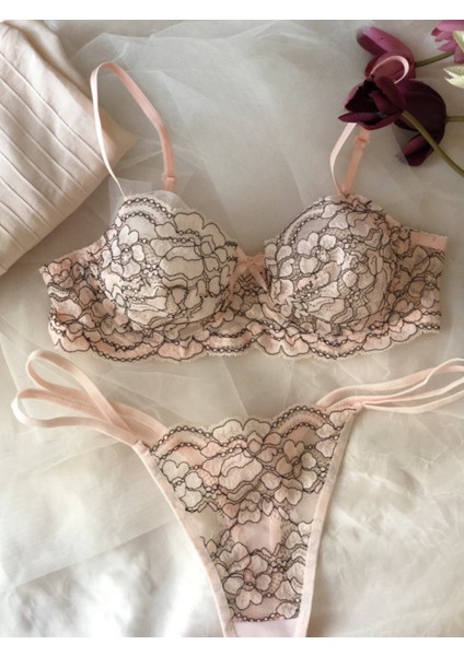 Zag Lingerie Çiçek Desenli Yumuşak Dantel Takım