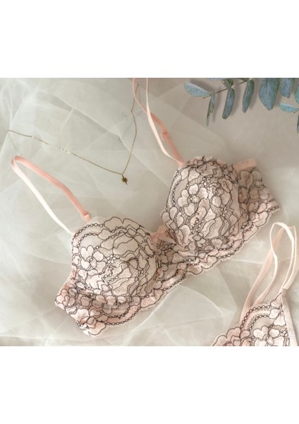 Zag Lingerie Çiçek Desenli Yumuşak Dantel Takım