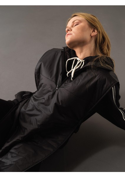 Kadın Siyah Dik Yaka Regular Fit Yelek