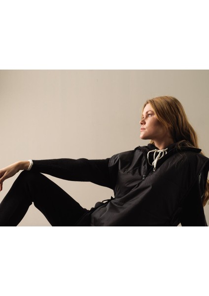 Kadın Siyah Dik Yaka Regular Fit Yelek indirimleri