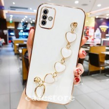 MTK Moveteck Samsung Galaxy M23 Kılıf Kamera Korumalı Parlak Gold Kenar Kalpli Bileklik Toka Tutacak