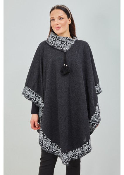 Kadın Siyah Beyaz Devrik Yakalı Desenli Geniş Kalıp Panço