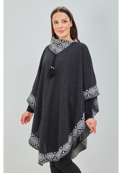 Kadın Siyah Beyaz Devrik Yakalı Desenli Geniş Kalıp Panço fiyatları