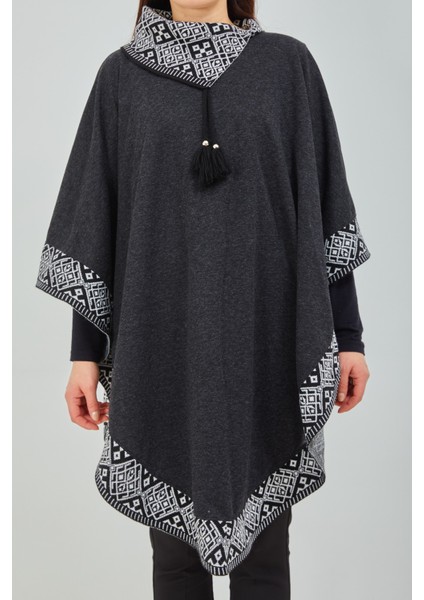 Kadın Siyah Beyaz Devrik Yakalı Desenli Geniş Kalıp Panço fırsatları