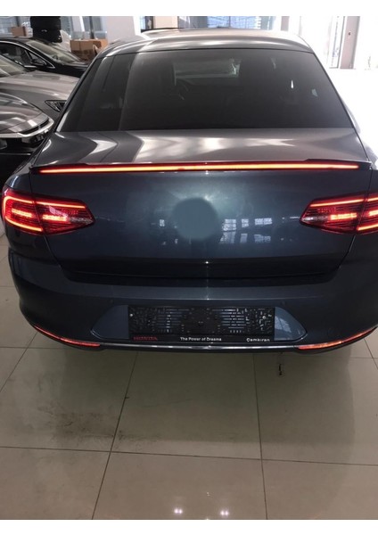 En Passat LED Spoıler (Pıano Black) fırsatları