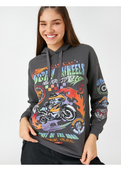 Kapüşonlu Sweatshirt Slogan Baskılı Uzun Kollu