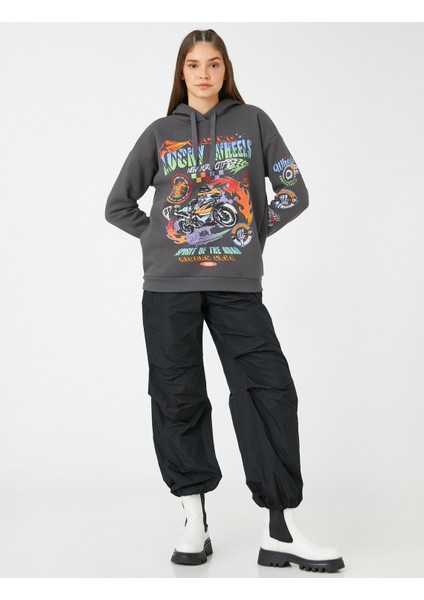 Kapüşonlu Sweatshirt Slogan Baskılı Uzun Kollu fiyatları