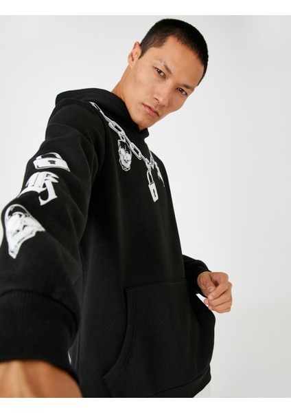 Basic Kapşonlu Sweatshirt Kuru Kafa Baskılı Cep Detaylı