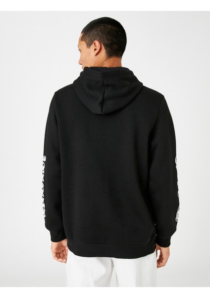 Basic Kapşonlu Sweatshirt Kuru Kafa Baskılı Cep Detaylı fırsatları