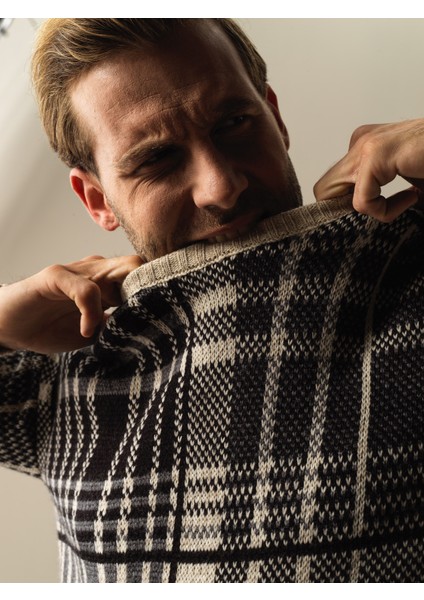 Erkek Siyah Oversize Ekose Kazak modelleri