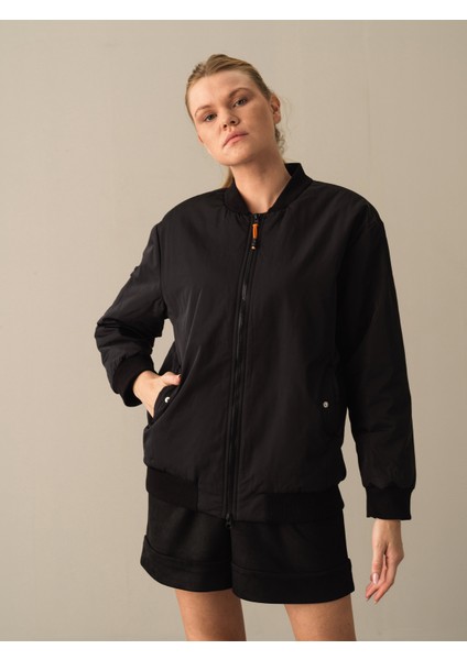 Kadın Siyah Fermuarlı Oversize Bomber Ceket fırsatları