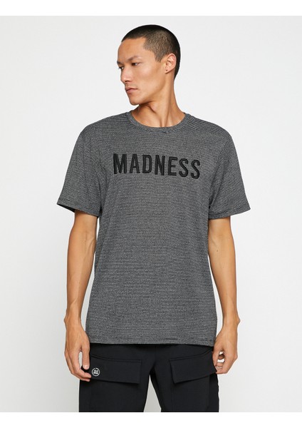 Basic Tişört Bisiklet Yaka Slogan İşlemeli