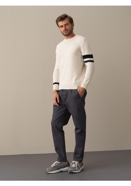 Erkek Beyaz Regular Fit Çizgi Detaylı Kazak modelleri