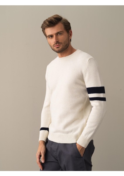 Erkek Beyaz Regular Fit Çizgi Detaylı Kazak fırsatları