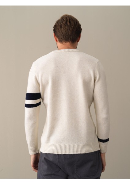 Erkek Beyaz Regular Fit Çizgi Detaylı Kazak indirimleri