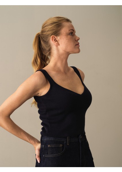 Kadın Lacivert Slim Fit Triko Basic Atlet fırsatları