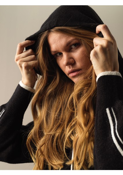 Kadın Siyah Oversize Kazak fırsatları