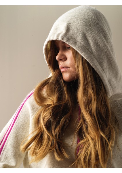 Kadın Ekru Oversize Kazak modelleri