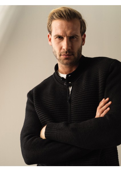 Erkek Siyah Regular Fit Fermuarlı Hırka fiyatları