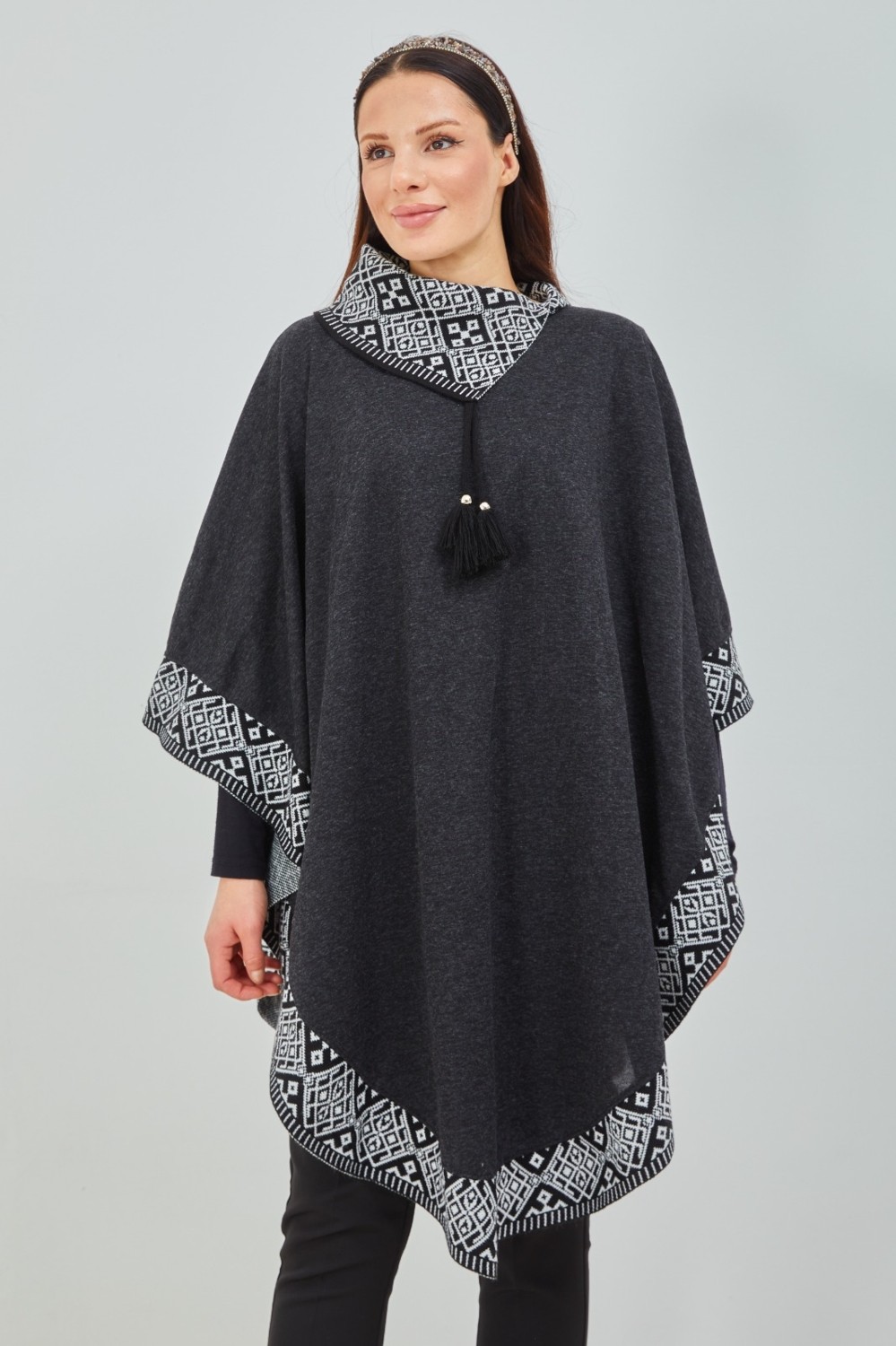 Fresh Moda Kadın Siyah Beyaz Devrik Yakalı Desenli Geniş Kalıp Panço