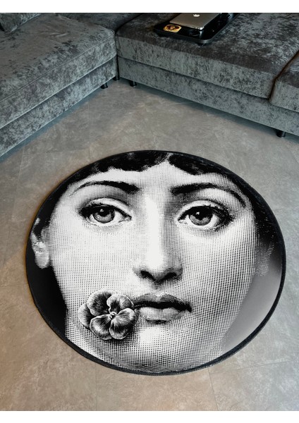 Mira 911 Yüz ve Çiçek Temalı Siyah Beyaz Halı