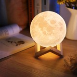 Lodos Medya Ahşap Ayaklı Dokunmatik Şarjlı Ay Küre Gece Lambası