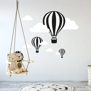Tilki Dünyası Uçan Balonlar Siyah Beyaz Taraftar Bebek ve Çocuk Odası Sticker