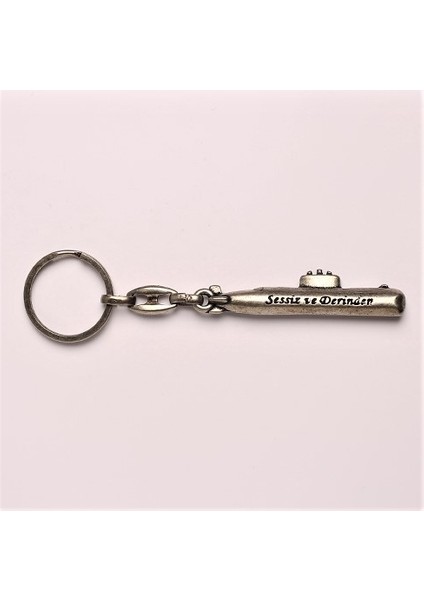 (Sessiz ve Derinden)Yazılı Denizaltı Figürlü Çelik Anahtarlık (