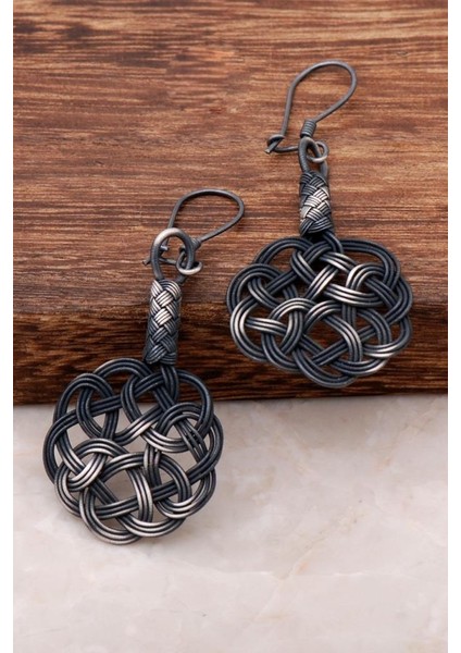 Kazaziye İşlemeli Aşk Düğümü Tasarım Gümüş Küpe 4226 modelleri