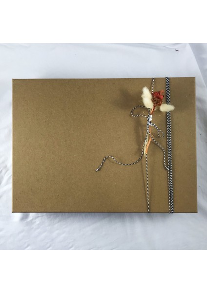 Kraft Karton Hediye Kutu Süslü 31 x 25 x 6 cm