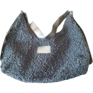 Kadın Içi Astarlı Fermuarlı Peluş Çanta