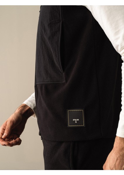 Erkek Siyah Regular Fit Polar Yelek fırsatları