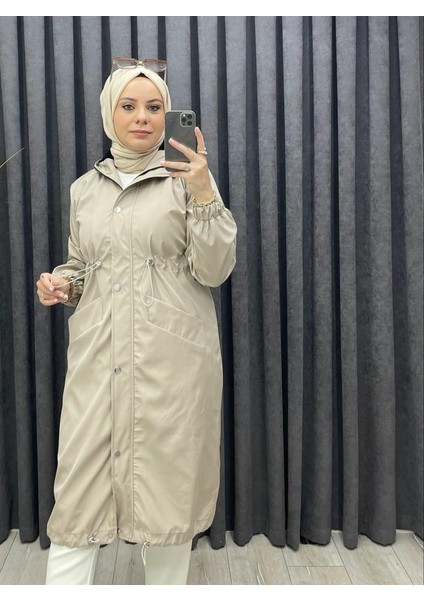 Kadın Bel Lastik Detaylı Gizli Fermuarlı Kapüşonlu Trençkot