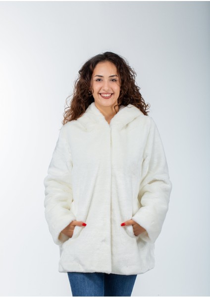 Kapşonlu Beyaz Lutr Kürk Kaban modelleri