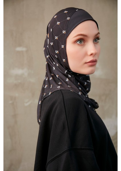 Monogram Desenli Bone Sport Pro Hijab - Siyah Beyaz