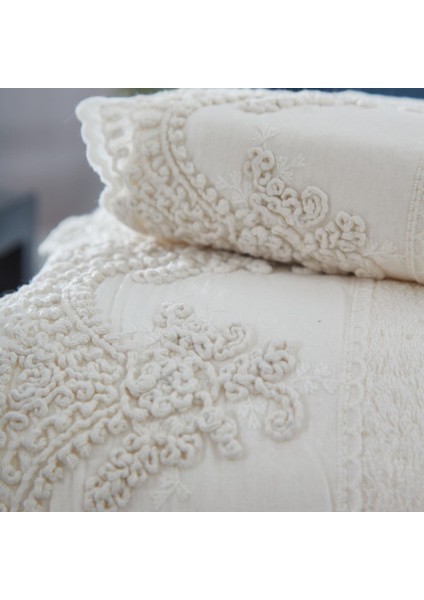 Tual Işlemeli Yüz Havlusu (50 x 90 Cm)